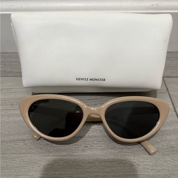 GENTLE MONSTER Accessories - Gentle Monster Nude Cat-Eye Sunglasses